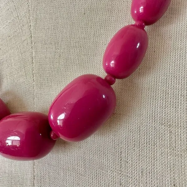 Chunky pink beaded necklace Pink - Image 2