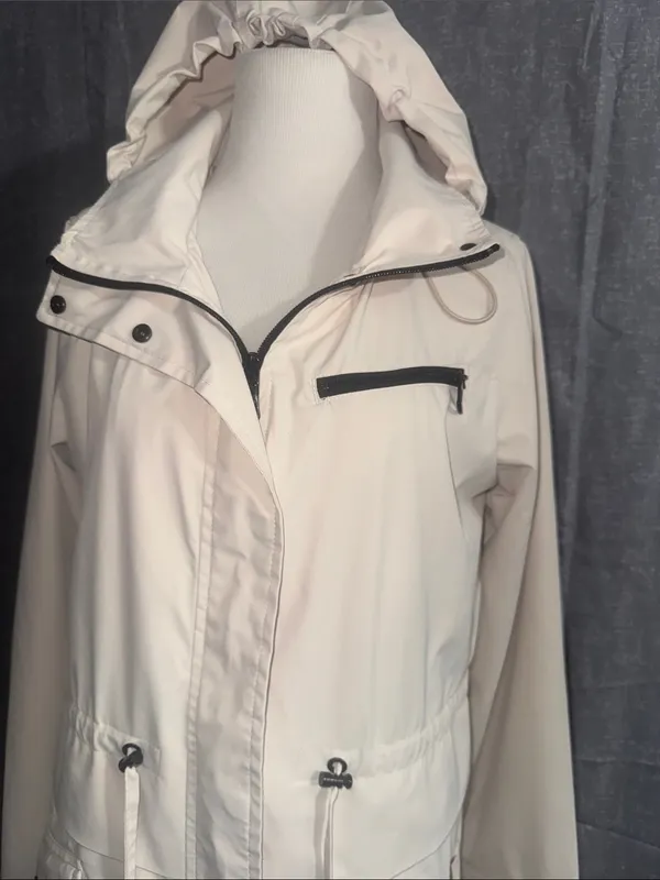 Two by Vince Camuto Cream Trench Coat with Black Trim - Image 10