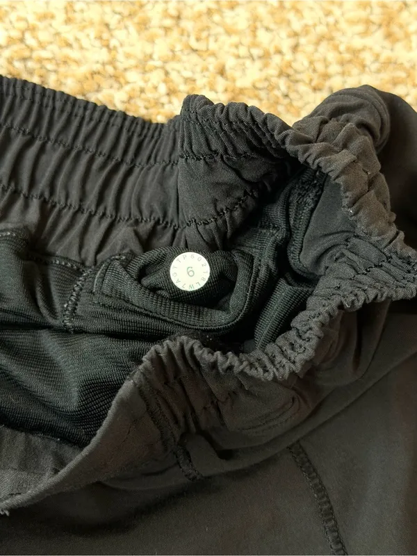 Lululemon Hotty Hot Shorts Black 3.5” Inseam Lined Run Gym Size 6 - Image 8