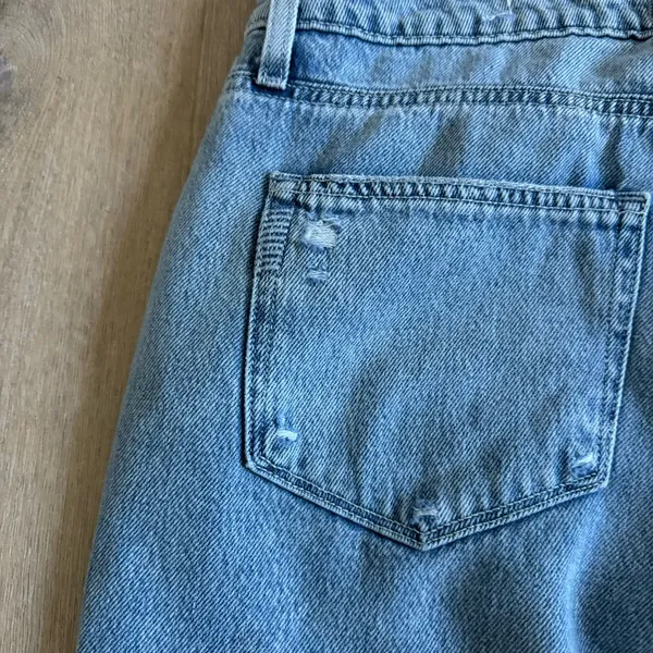 Paige Relaxed Noella Light Wash Denim Jeans - Image 8