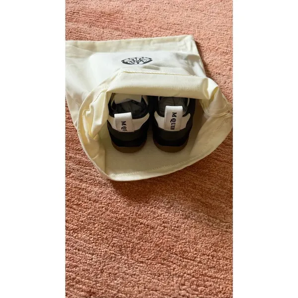Black Low Top Sneakers Contrast Stitch Gum Sole EU 37 - Image 9