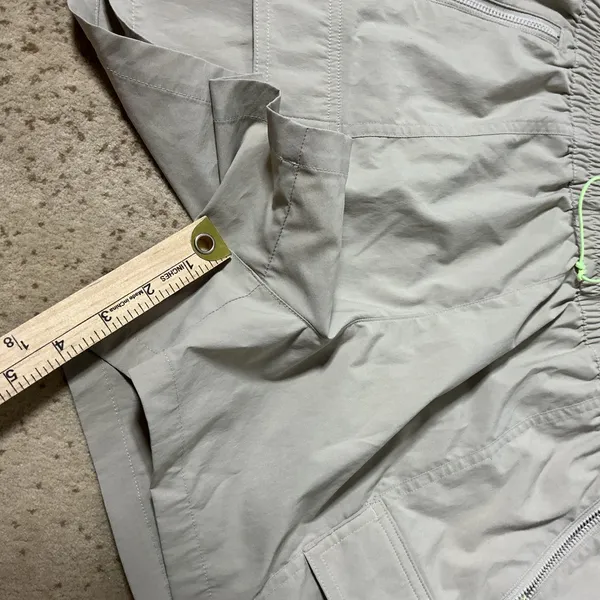 Athleta Hiking Utility Cargo Shorts Womens Medium Beige Gorpcore 463814-01 FA24 - Image 3