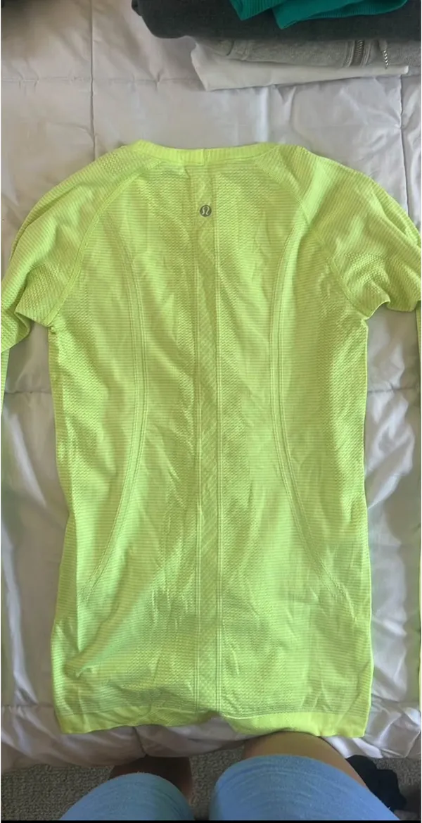 LULULEMON yellow swiftly tech long sleeve size 4  - Image 2
