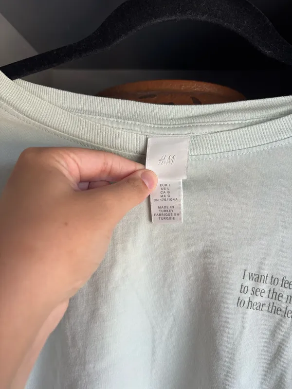 h&m cropped graphic tee - Image 3