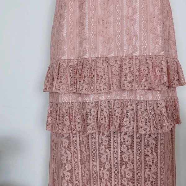 Bellevue Florence V Neck Lace Maxi Dress w/ Tiered Hem Wedding Guest Bridesmaid - Image 4