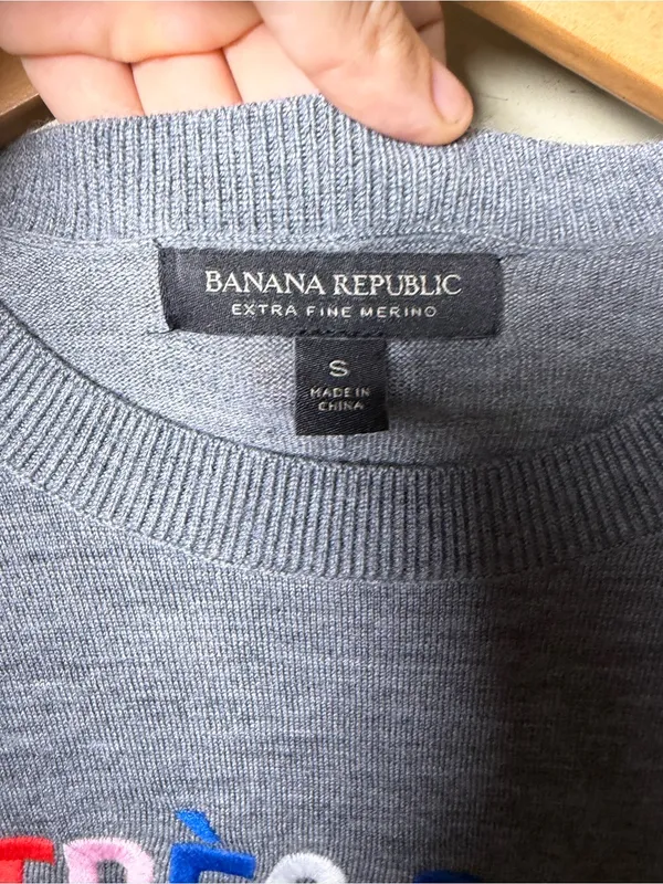 Banana Republic Très Bien Merino Wool Embroidered Sweater Gray Size Small - Image 4