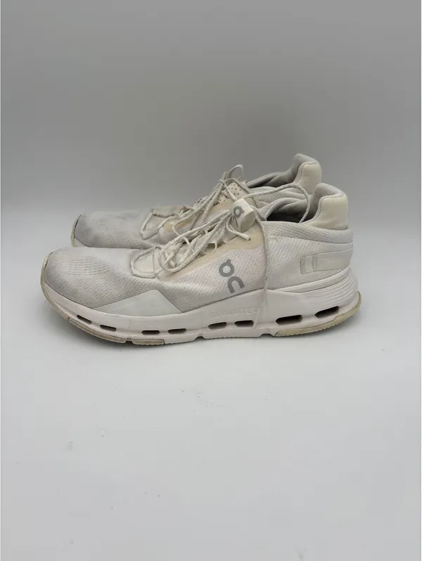 On Cloud Woman’s Size 10.5 Running Shoes - Excellent Condition-Running Or Casual - Image 3