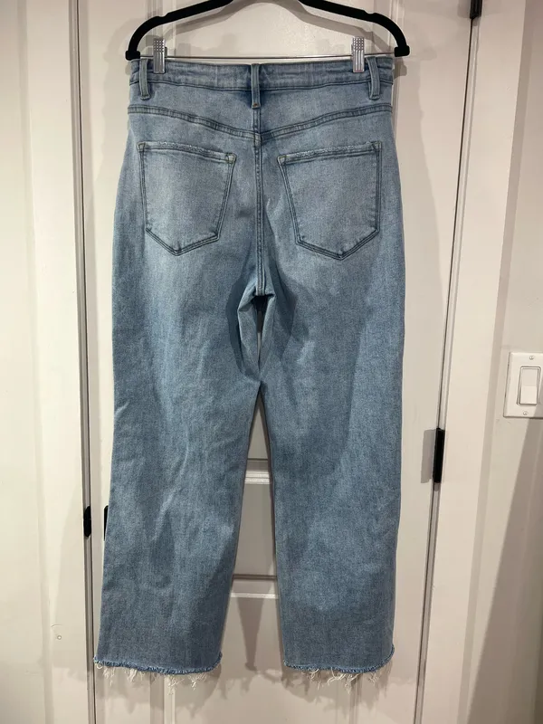 Vervet High Rise light wash, distressed Jeans - Image 8