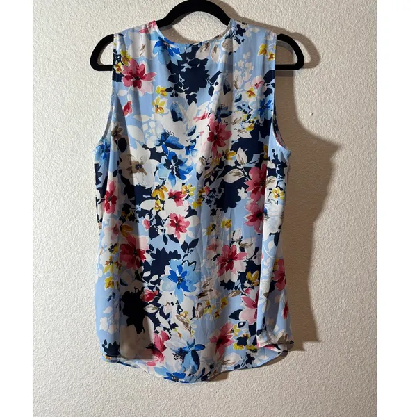 Rose + Olive Women's Size L Floral Light Blue V-Neck Sleeveless Blouse Top - Image 3