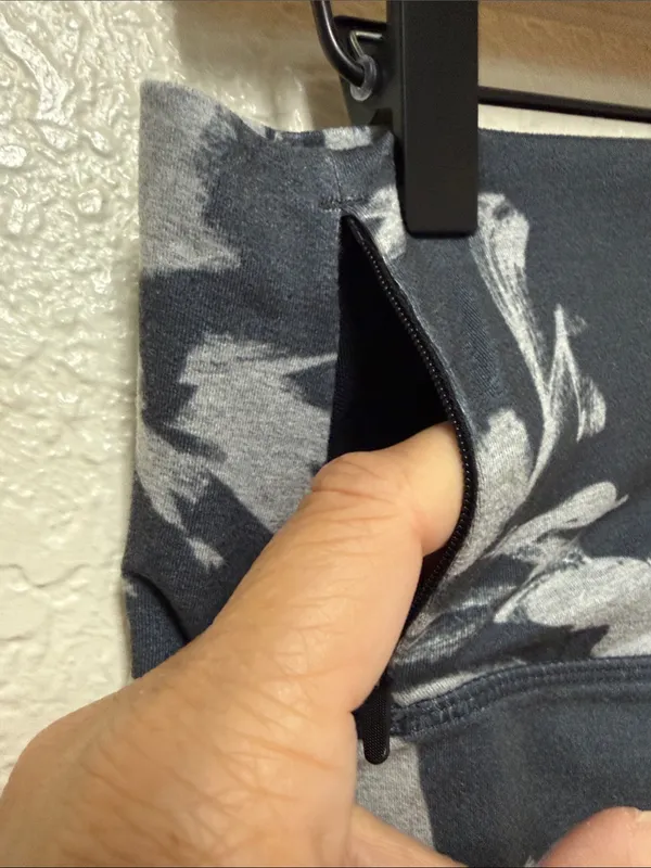 VUORI *flawed* Floral Print Black & Gray Leggings Estimated Size Small - Image 7