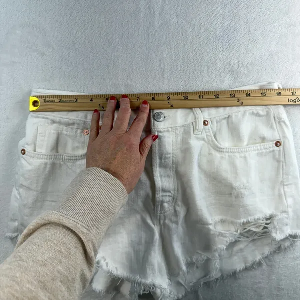 We The Free People Sz 30 Shorts Loving Good Vibrations Spring White Denim Cutoff - Image 13