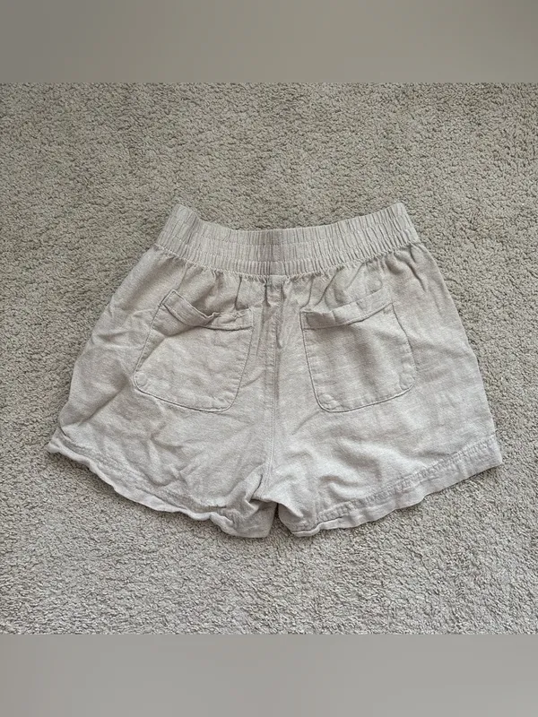 Old Navy Light Beige High-Waist Elastic Shorts - Image 3