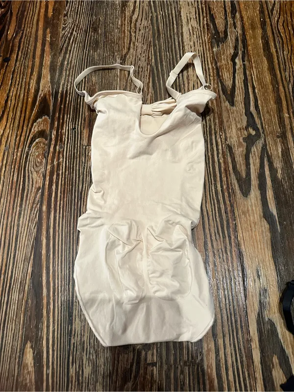 SKIMS NWOT Seamless Sculpt shapewear bodysuit brief size medium - Image 3