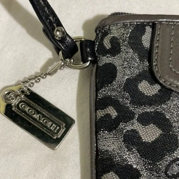 Coach Leopard Print Jacquard Wristlet Wallet Metallic Silver Black - Image 4
