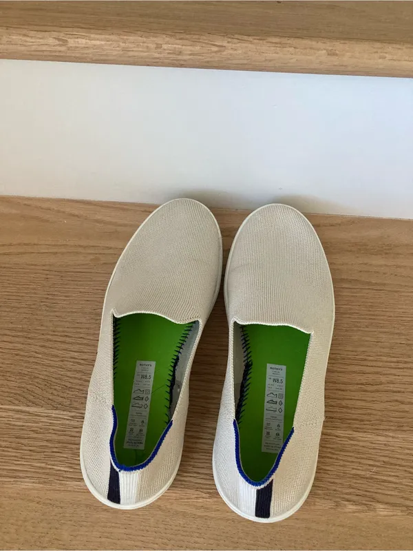 Rothy's Men's Slip-On Knit Sneakers in Beige with Navy Heel Detail - Image 9