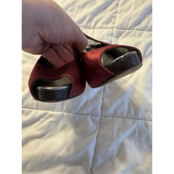 BCBG Max Azria Heels Burgundy Satin Slingback Sandals Peep Toe Stiletto Size 6 - Image 4