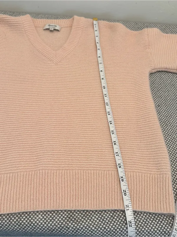 Madewell 100% cashmere V-Neck Sweater size s - Image 8