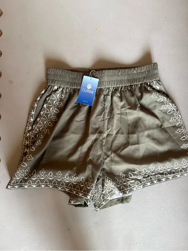 Cupshe Olive Green Boho Embroidered Shorts - Image 2