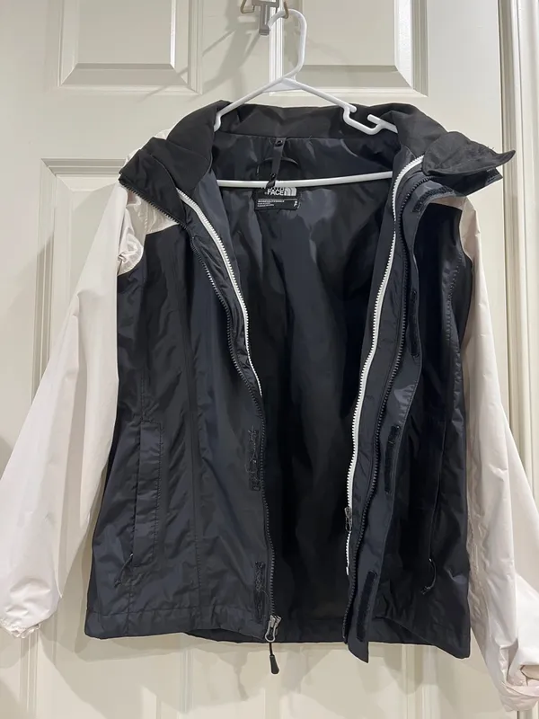 North Face women’s coat with removable inside jacket size small - Image 5