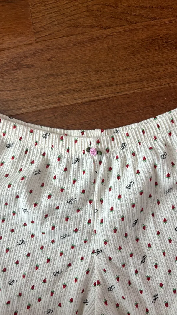 NWOT Victoria’s secret PINK needle pointelle strawberry print shorts XS - Image 4