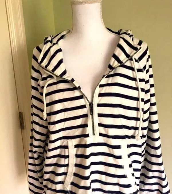 American Eagle top with hood - Image 2