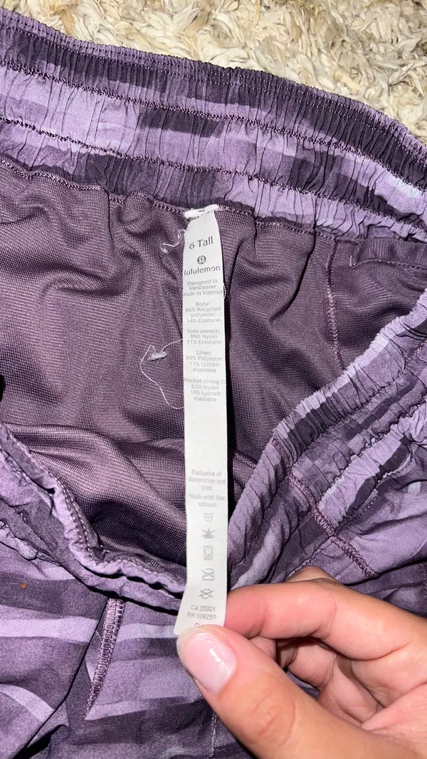 Lululemon Hotty Hots Low-Rise 4” - Image 2
