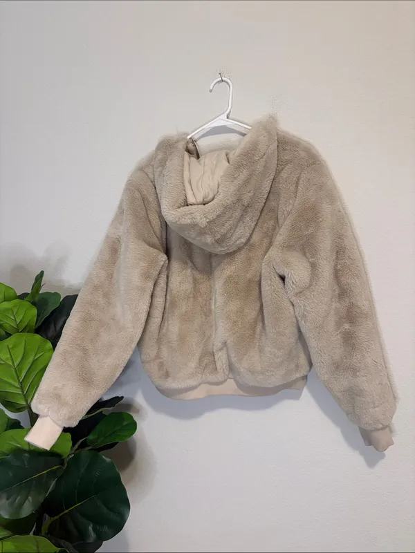 Women's Cream Plush Teddy Jacket with Hood Athleta size medium - Image 5
