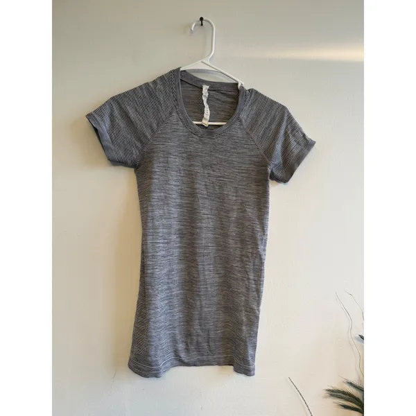 Lululemon Swiftly Tech Short Sleeve Crew Shirt‎ 4 Grey Black Striped Slim Fit - Image 2