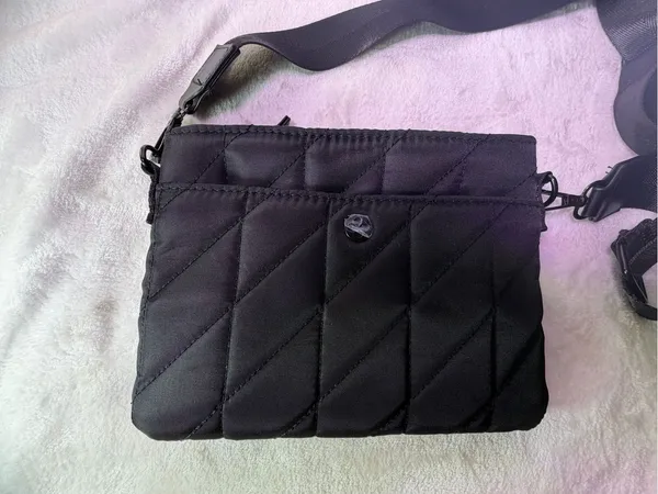Nollie Black Quilted Crossbody Bag with Detachable Strap - Image 2