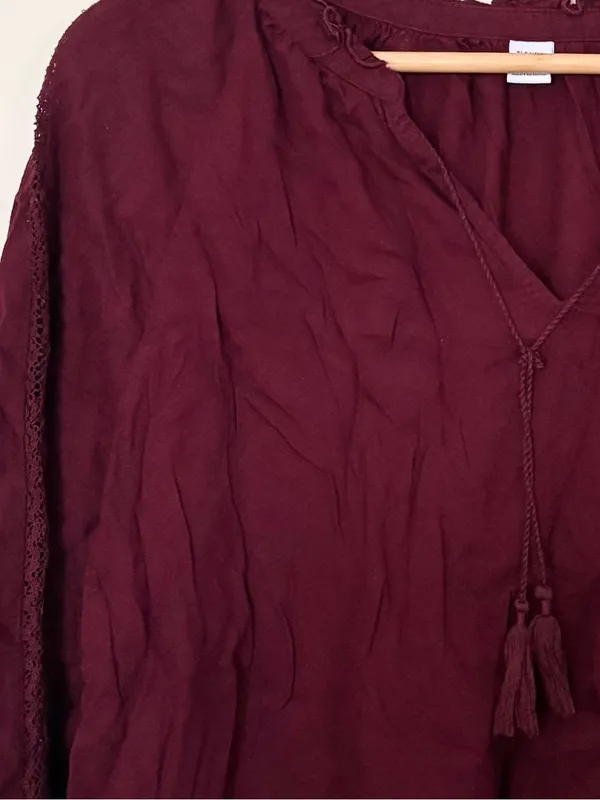 💥 Old Navy Burgundy Lace Accent Long-Sleeve Peasant Top - Image 3