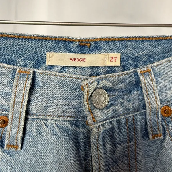 Levi's Wedgie Distressed‎ Raw Hem Jeans in Blue Size 27 - Image 4