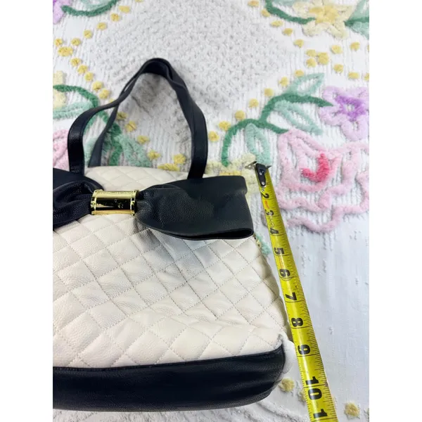 Betsey‎ Johnson Quilted Satchel Bag Cream Black Bow Gold Hardware Medium Tote - Image 4