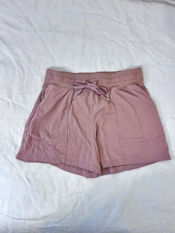 Lululemon Dance Studio High Rise Short 3.5” Twilight Rose Size 8 EUC - Image 2