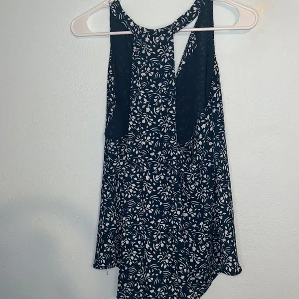 Loft Women's Green and White Blouse sleeveless - Image 3