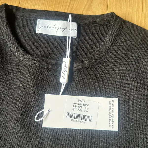 Black Short Sleeve Top - Image 2