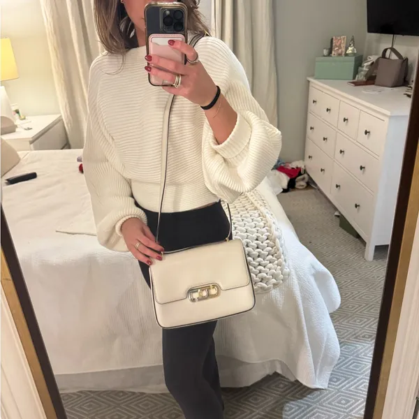 Marc Jacobs Ivory Crossbody Bag with Gold Accent - Image 15