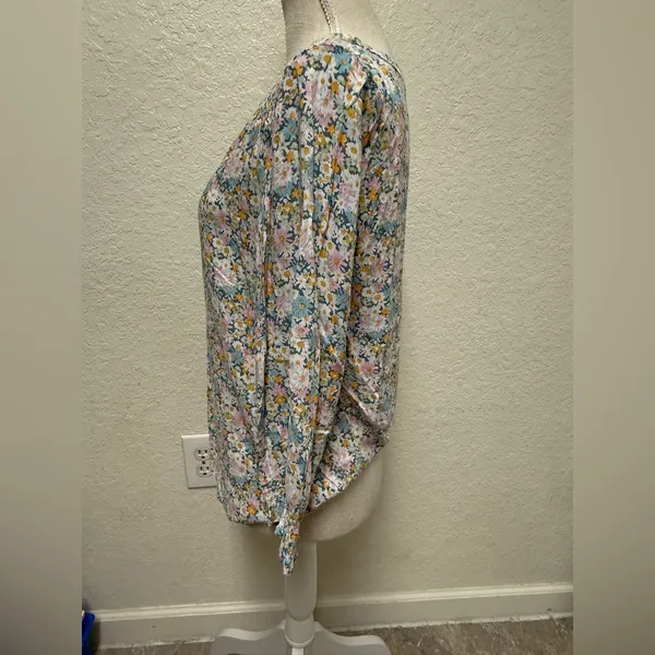 CYNTHIA ROWLEY Floral V-Neck Blouse - Multicolor P2P: 19" - Image 4