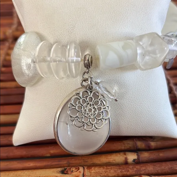Silpada Silver and White Glass Beaded Stretch Bracelet - Image 4