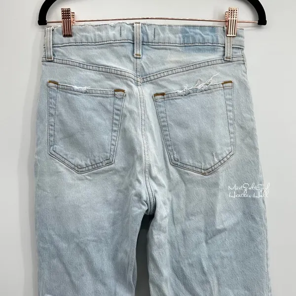 Abercrombie & Fitch The 90's Straight Ultra High Rise Distressed Jeans Size 27 - Image 3