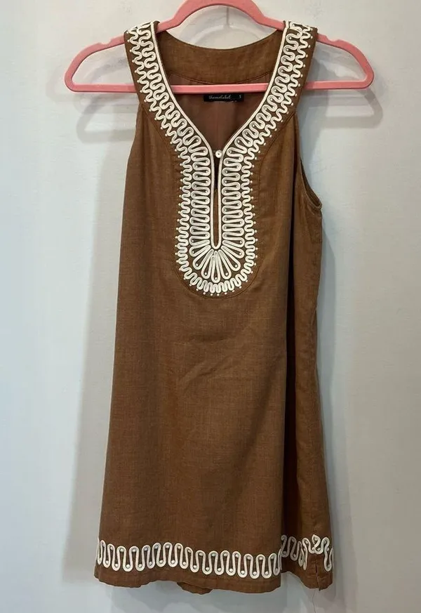 Themelabel brown dress with White embroidery beach sleeveless size small - Image 2
