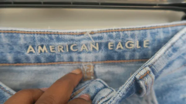 American Eagle Outfitters baggy mom short shorts ripped in light wash blue size 4. - Image 6
