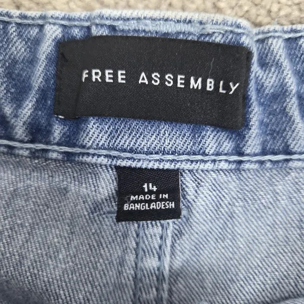 NWT Free Assembly Size 14 Light Wash Barrel Leg High Rise Utility Carpenter Jean - Image 4