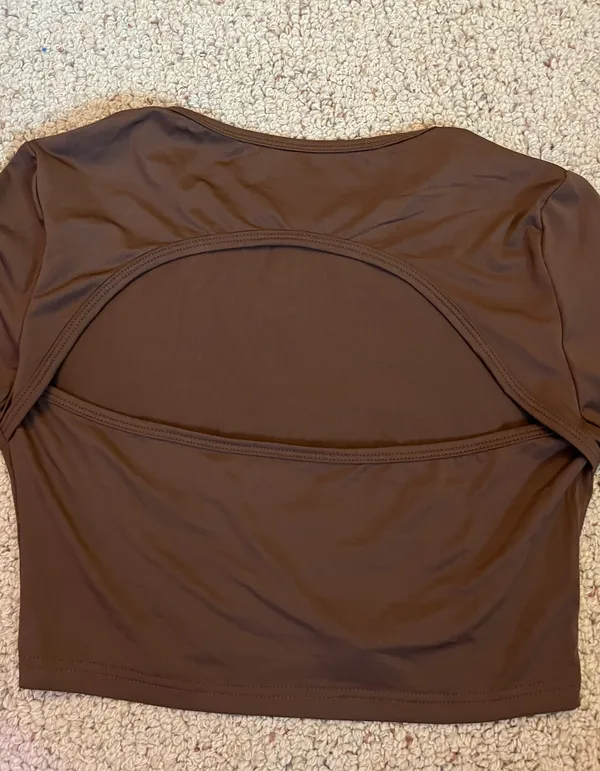 Amazon Cut out cropped long sleeve - Image 2