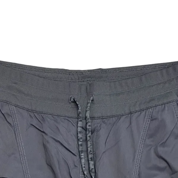 The North Face Shorts Womens L‎ Black Nylon Elastic Waist 8 Inseam Hiking Gym - Image 3