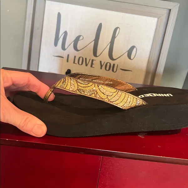 Unr8ed Serena Sparkly Gold Flip Flops Size 7 - Image 13
