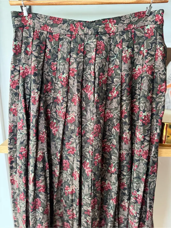 Vintage Susan Bristol Floral Pleated Maxi Skirt in Olive and Berry Size 8 - Image 2