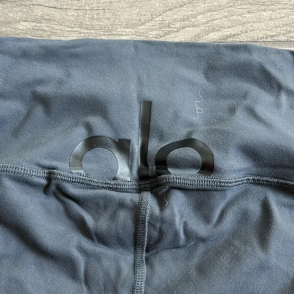 Alo yoga air land ocean bike shorts - Image 5