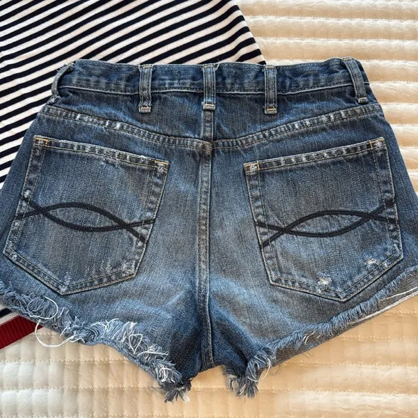 Abercrombie & Fitch Patched Distressed Cutoff Jean Shorts 24x2" Size 00/24 - Image 2