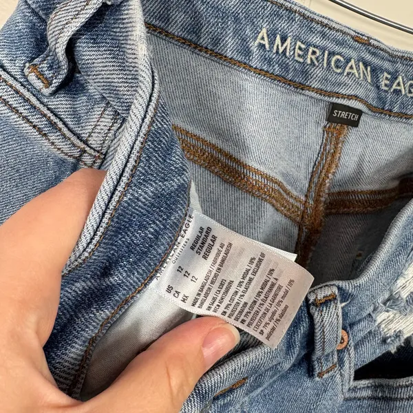 American Eagle Distressed Light Wash Curvy Mom Jeans 12 Reg Stretch High Rise - Image 8