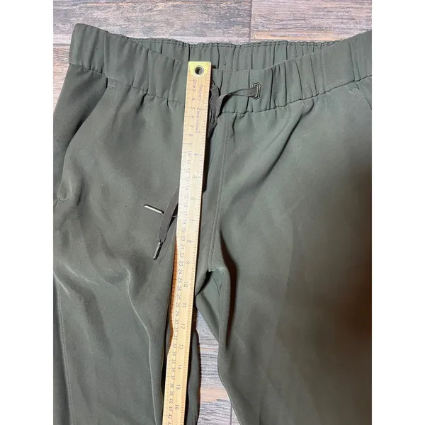 Lululemon On the Fly Woven Dark Olive Green Size‎ 6 Jogger Travel Leisure W5BM4S - Image 6